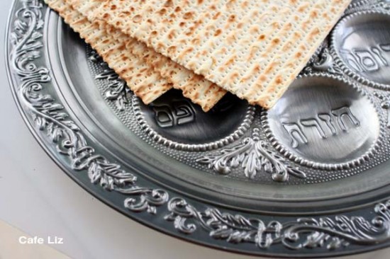 seder-plate-with-matzo